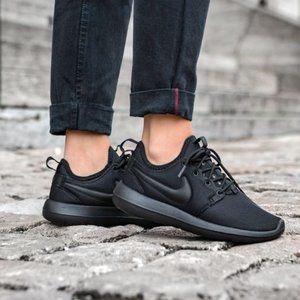 Nike Women's Roshe Two 6.5
